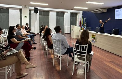 Escola do Legislativo promove atualização dos servidores com oficina sobre ruas e logradouros públicos