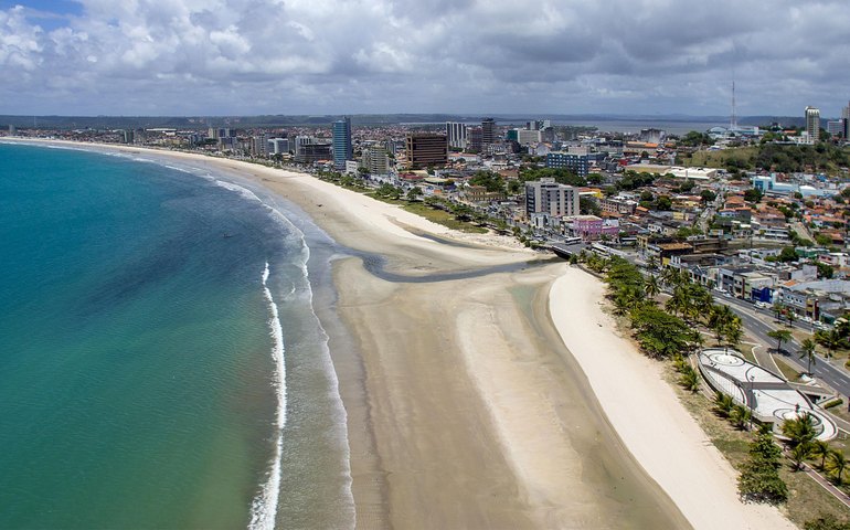 Período de chuvas exige precaução ao frequentar praias, alerta o IMA