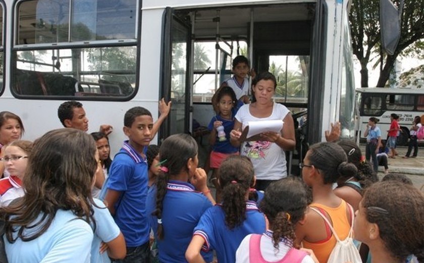 Justiça acata pedido da Defensoria e assegura transporte a estudantes