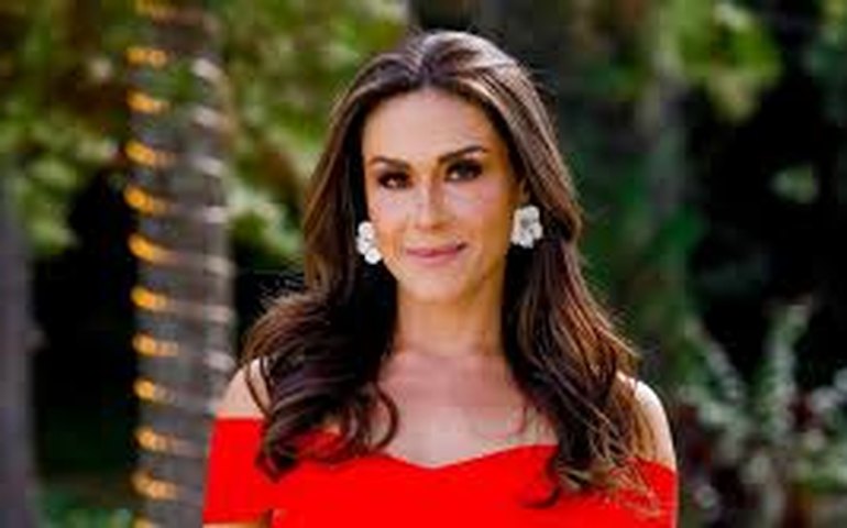 Nadja Haddad tatua pés dos filhos gêmeos após morte de um dos bebês: 'Por onde for, os levarei'