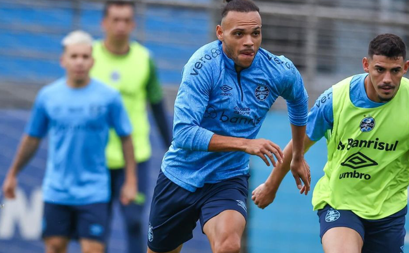 Grêmio perde jogo atrasado e é ultrapassado pelo Criciúma na tabela do Brasileirão