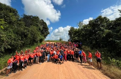 Trilha das Imbiras reúne mais de 400 jovens aventureiros em um dia de natureza, história e muita diversão