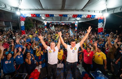 Rui Palmeira reúne 4 mil pessoas no Benedito Bentes e lança candidatura a deputado federal