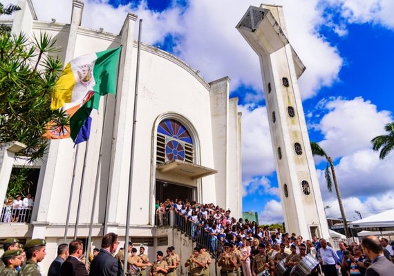 Hasteamento de bandeiras e missas: veja como foram as comemorações dos 101 anos de Arapiraca