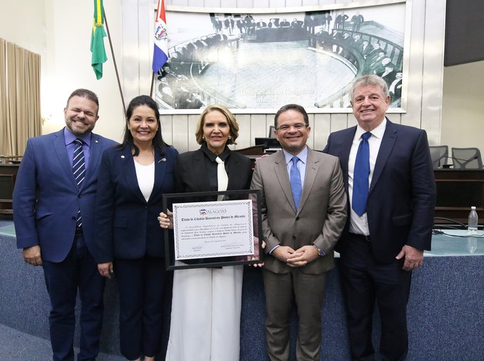 Promotora Failde Mendonça é agraciada com o título de Cidadã Benemérita Pontes de Miranda