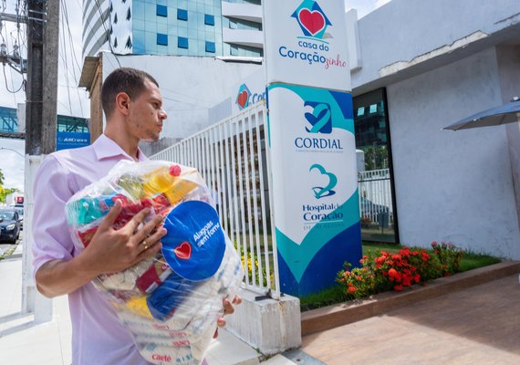 Programa Alagoas Sem Fome doa 220 kg de alimentos a famílias atendidas pela Casa do Coraçãozinho
