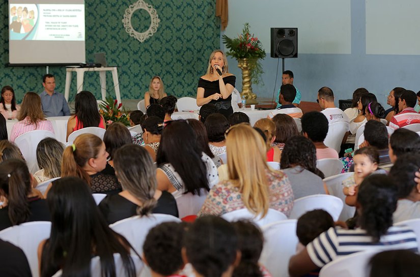 Esmal promove palestra sobre afetividade e limites na criação de filhos em Maribondo