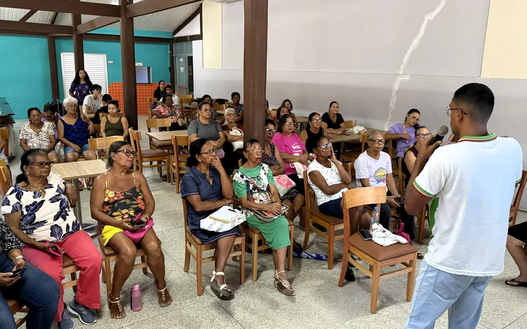 Participantes de projeto do Sesc Alagoas têm aulas de letramento digital
