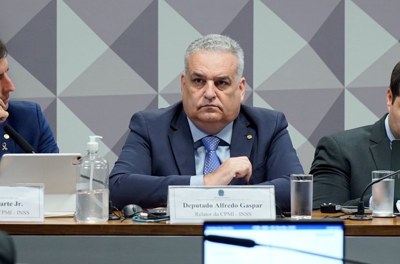 Sob relatoria de Alfredo Gaspar, CPMI do INSS avança com aprovação da quebra de sigilos de Lulinha e do Banco Master