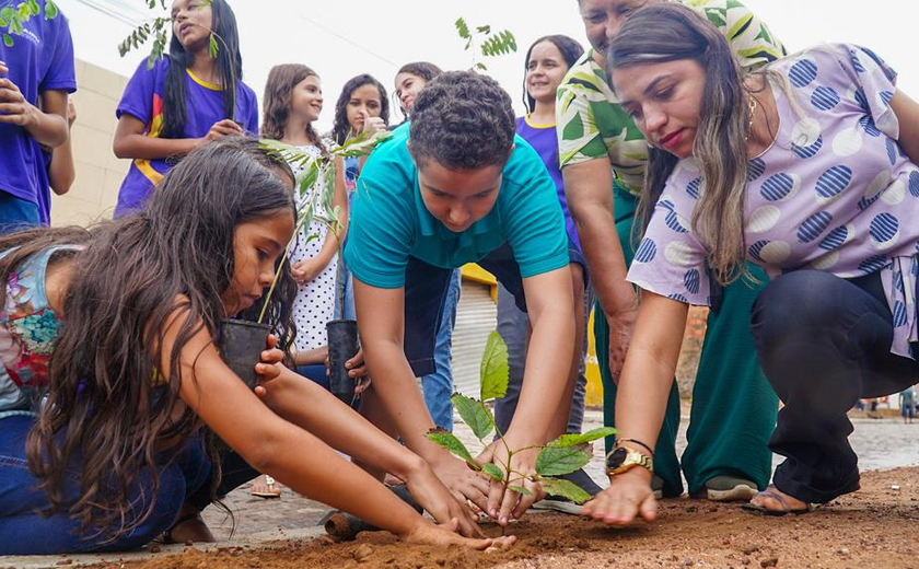 Gestão Presente leva serviços e entrega escola no Povoado Santa Cruz, em Traipu