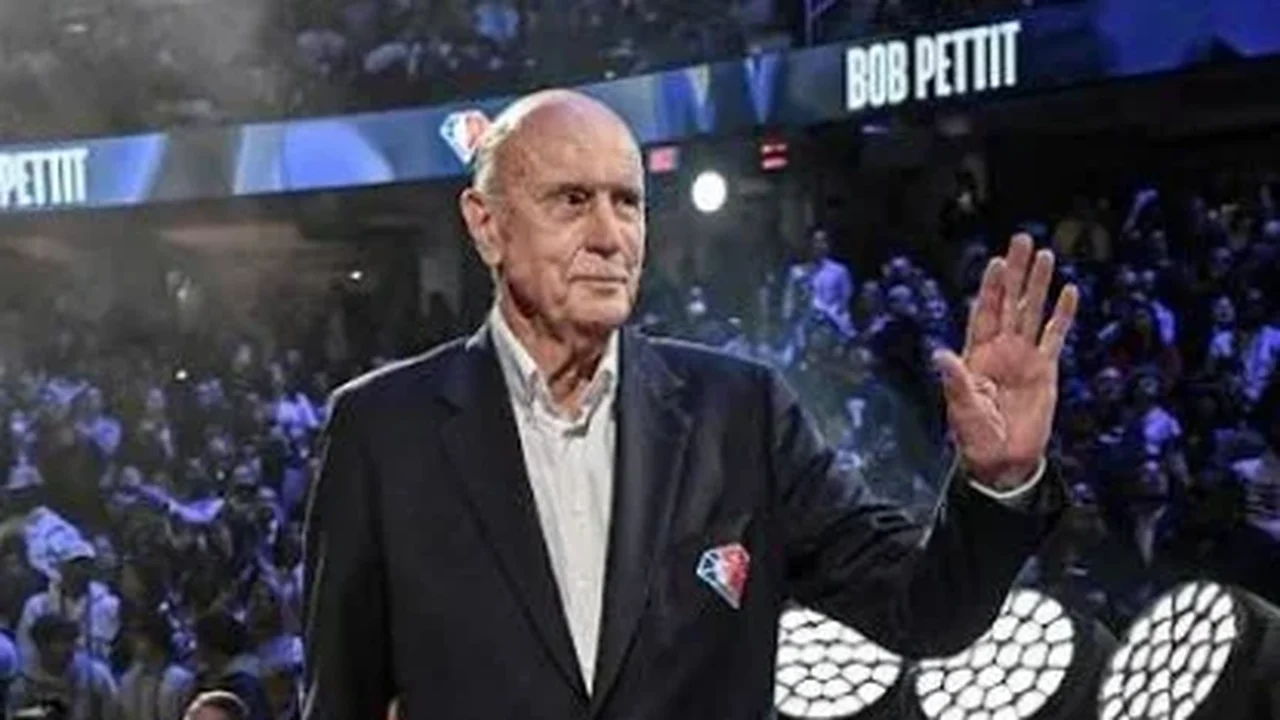 Primeiro MVP da história da NBA, Bob Pettit morre aos 93 anos