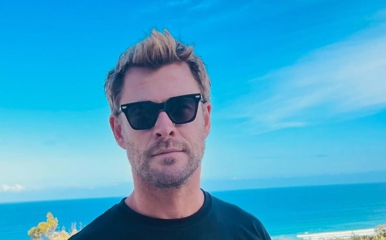 Chris Hemsworth inaugura estrela na Calçada da Fama e Downey Jr. brinca: 'Embalagem bonita'
