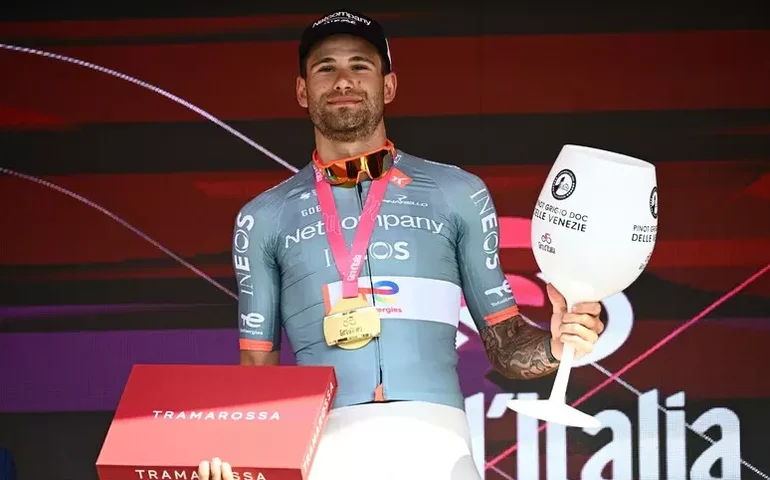 Filippo Ganna vence contrarrelógio e brilha na 10ª etapa do Giro d'Italia
