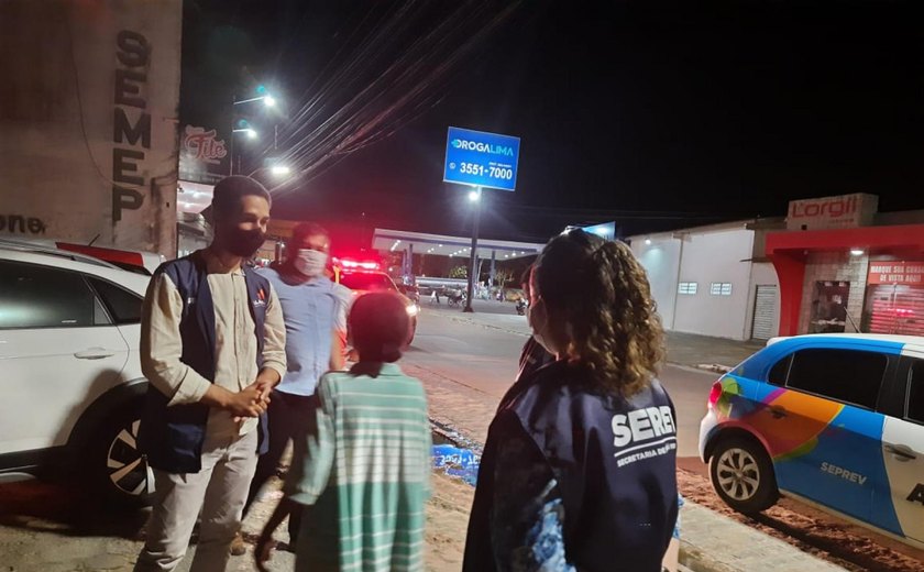 Dependentes químicos são acolhidos durante ação noturna em Penedo