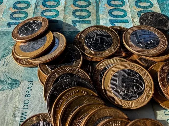 Inflação usada para corrigir salários acumula 4,33% em 12 meses