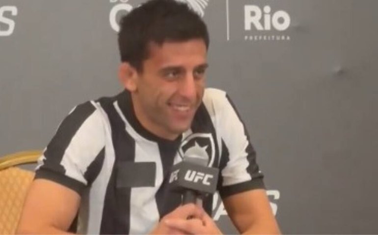 Lutador de UFC usa camisa do Botafogo no Media Day para provocar rival flamenguista