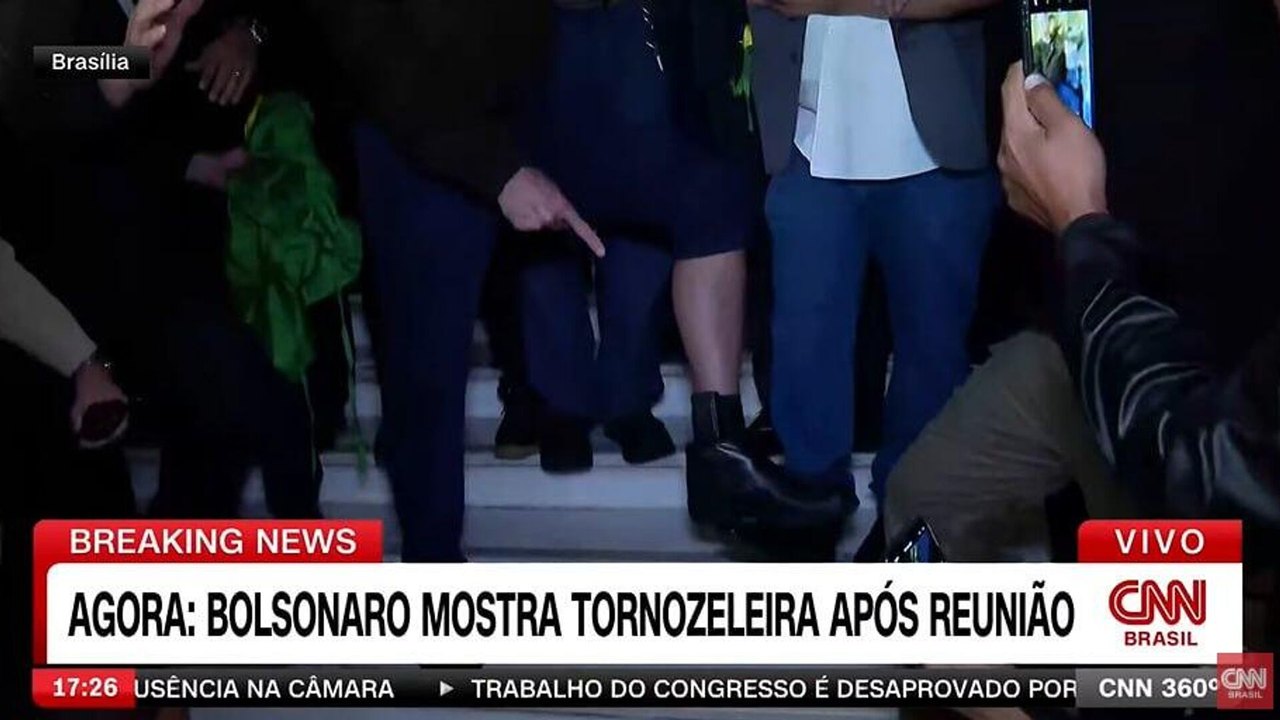'Máxima humilhação': Bolsonaro mostra tornozeleira