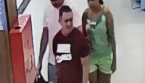 Polícia Civil divulga imagens de suspeitos de furtar shopping na Grande Aracaju