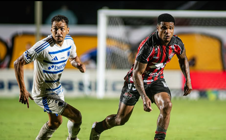 Cruzeiro empata com Vitória em campo encharcado e perde chance de ser o líder do Brasileirão