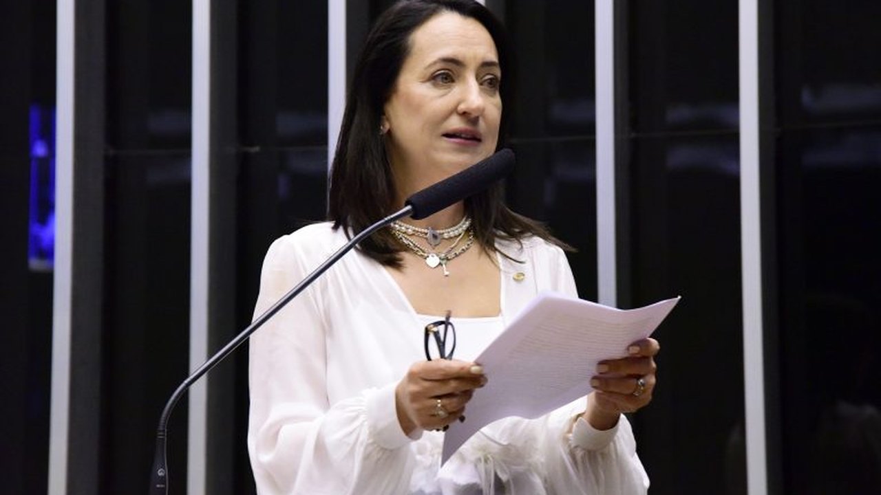 Comissão aprova projeto que assegura direito de pessoas com deficiência terem acompanhantes em exames