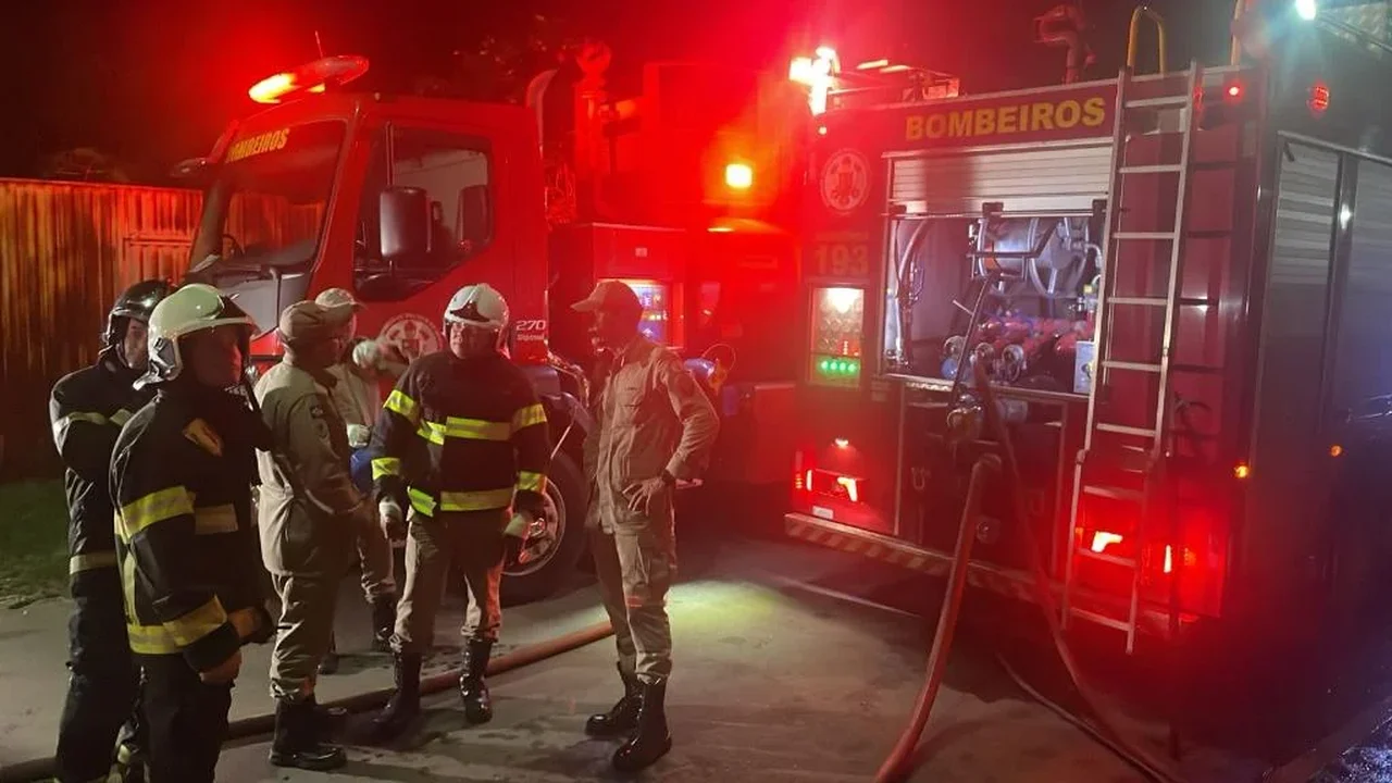 Polícia Civil investiga incêndio em residência que deixou homem morto e mulher gravemente ferida