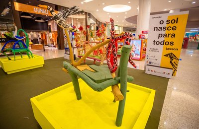 Exposição ‘O Sol Nasce Para Todos’ leva obras do artesão alagoano Jasson para Shopping de Maceió 