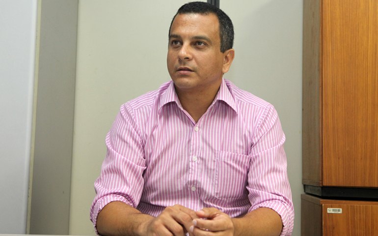 Oficial de Justiça do TJ lança livro em homenagem ao seu pai