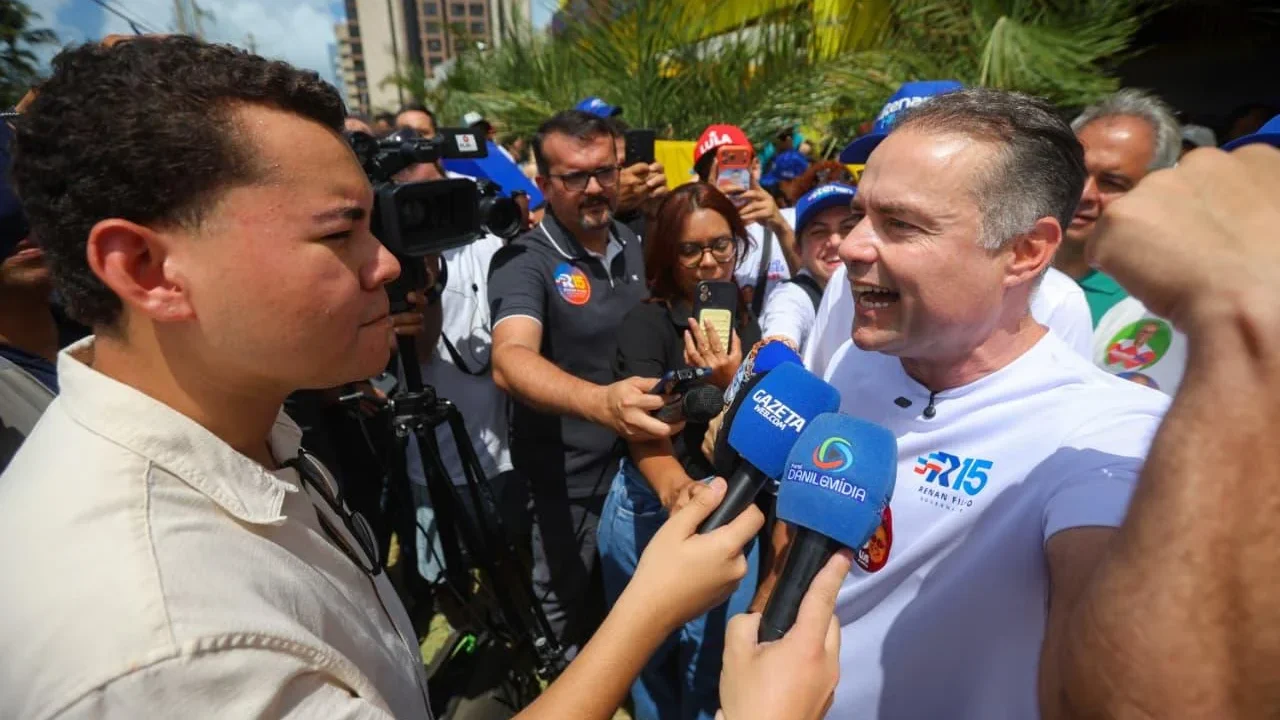 “Não preciso aumentar meu músculo por IA”, diz Renan Filho ao defender comparação entre gestões