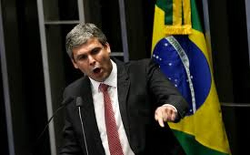 Lindbergh pede inclusão de Flávio e Jair Bolsonaro em inquérito por obstrução de investigação