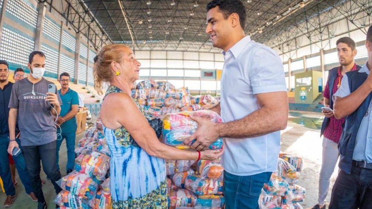 Prefeito JHC visita maceioenses desabrigados e garante continuidade do suporte assistencial às famílias