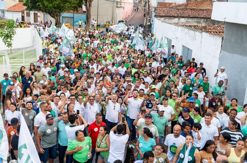 Caminhada e adesivaço marcam início da campanha de Lucas Santos à prefeitura de Traipu