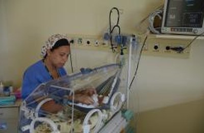 Câmara debate licença-maternidade especial para mães de bebês prematuros