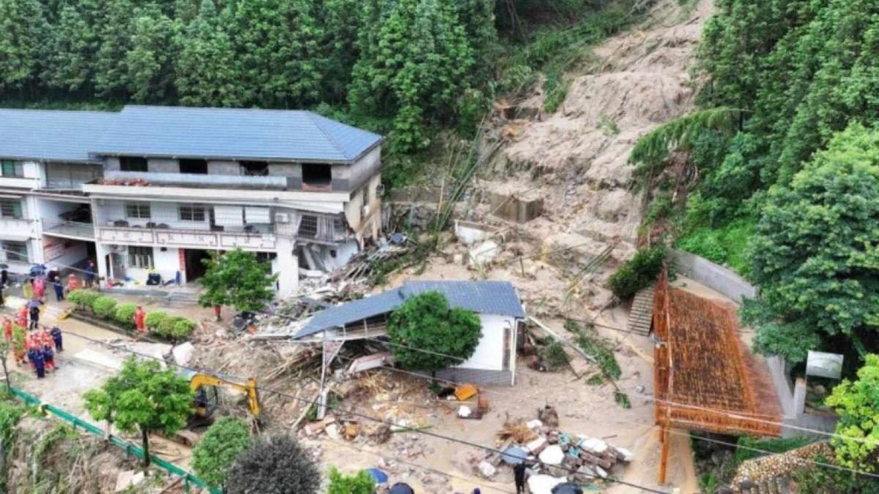 China: 15 pessoas morrem em deslizamento de terra após fortes chuvas no país