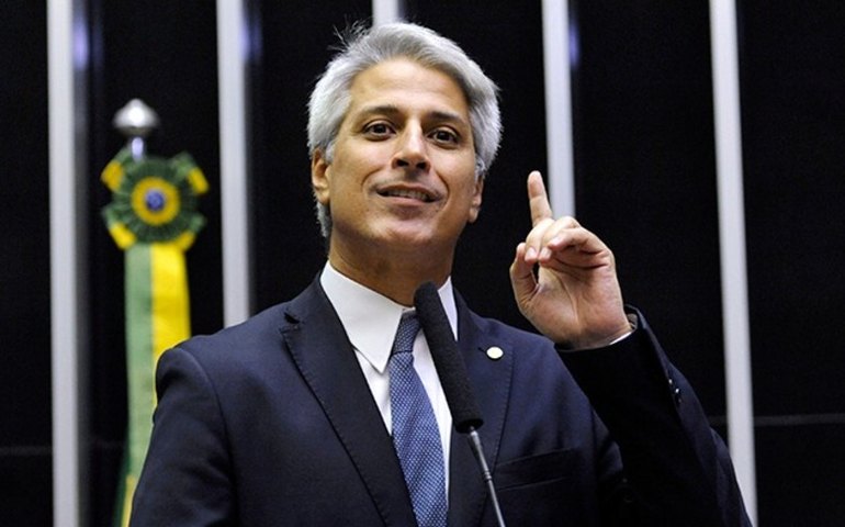 Molon diz que PT pressiona PSB a deixá-lo sem verbas de campanha