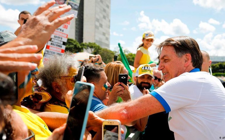 Apesar do coronavírus, atos pró-Bolsonaro ocorrem em várias cidades
