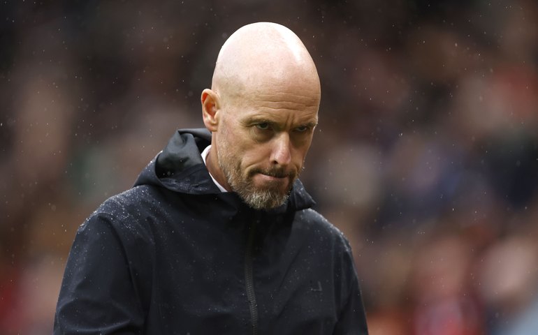Erik ten Hag dedica vitória do Manchester United a Sir Bobby Charlton: 'Uma lenda'