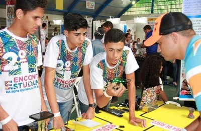 Alunos da rede pública usam robótica para melhorar vida das pessoas