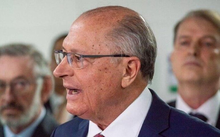 Alckmin considera positiva decisão de Trump sobre tarifas, mas aponta insuficiências