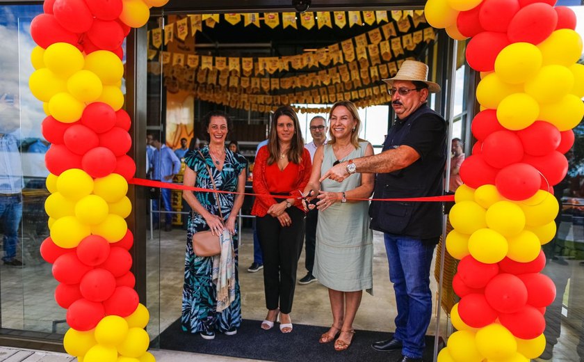 Prefeito Gilberto Gonçalves prestigia inauguração de nova loja da empresa Bauducco em Rio Largo