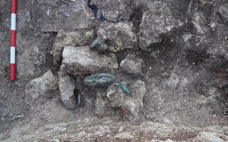 Túmulo de guerreiro trácio com cavalo e seus arreios na Bulgária surpreende ciência