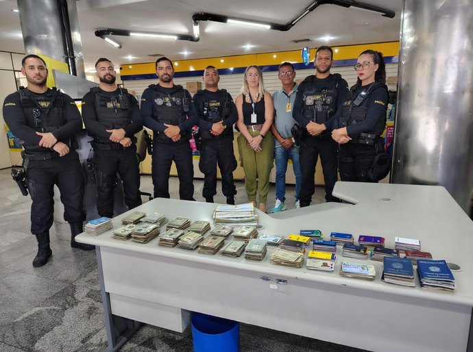 Polícia Civil entrega mais de 800 documentos aos Correios para o serviço de Achados e Perdidos