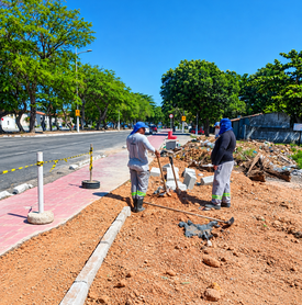 Prefeitura realiza manutenção no calçadão da orla lagunar do Vergel do Lago