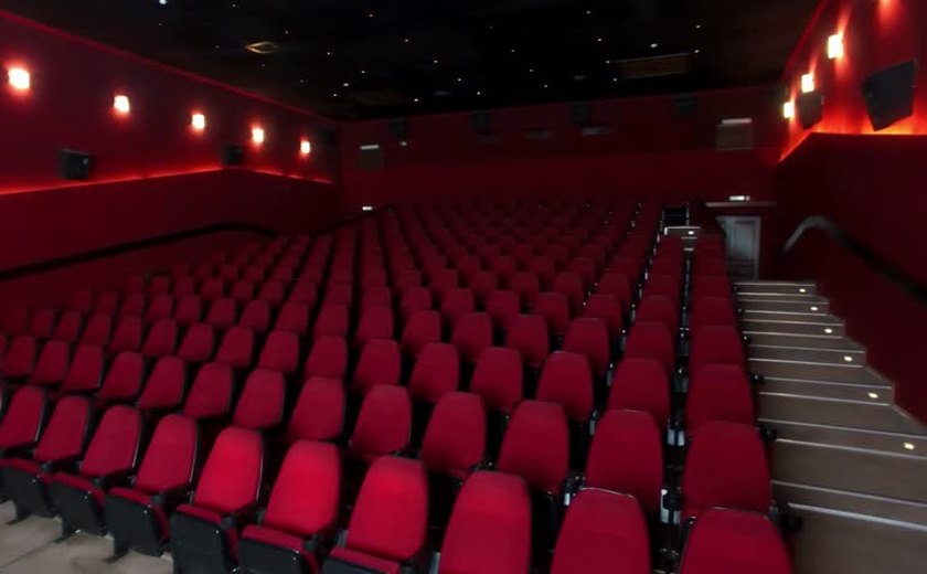 Cinemas de São Paulo deverão ter sessão mensal adaptada a crianças autistas