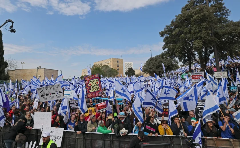 Em Israel, médicos protestam contra reforma judicial