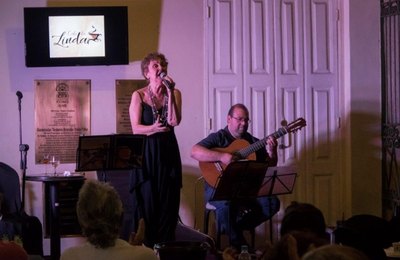 Wilma Miranda, Leureny Barbosa e Wilbert Fialho fazem show no Café da Linda