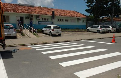 Vias da parte alta de Maceió recebem novas faixas de pedestres