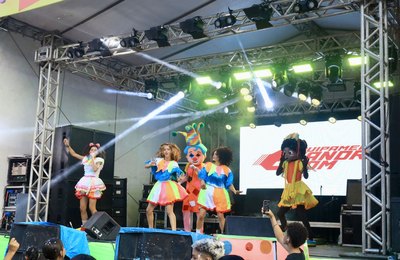 Matinê leva dezenas de famílias para curtir o Carnaval neste domingo (15) em Palmeira