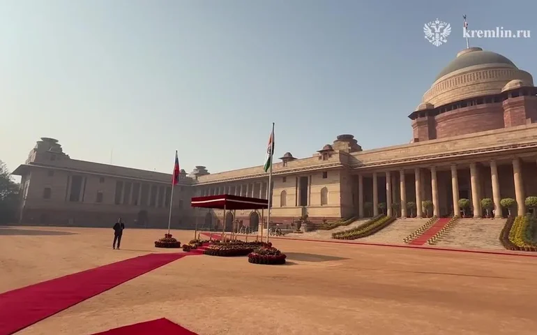 Cerimônia de boas-vindas a Putin diante do Palácio Presidencial da Índia