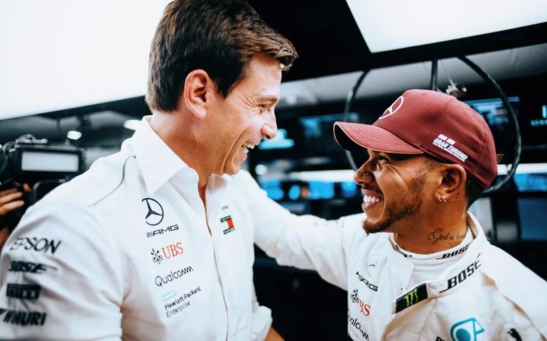 Toto Wolff elogia postura de Hamilton em ano com carro &#8216;imprevisível e instável&#8217;
