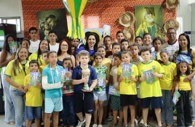 Sucesso marca o segundo encontro de troca de figurinhas da Copa em Campo Alegre